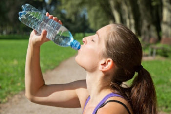 O que acontece quando bebemos pouca água?
