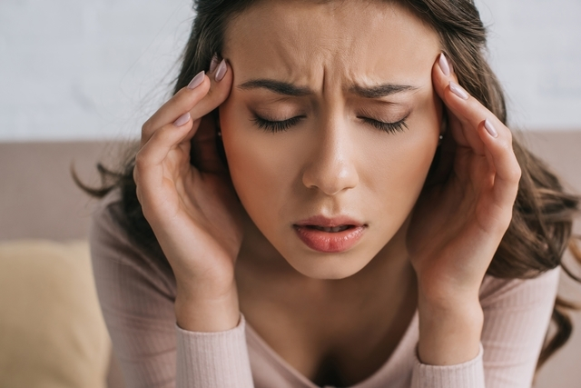 Dor de cabeça constante: 7 causas e como aliviar