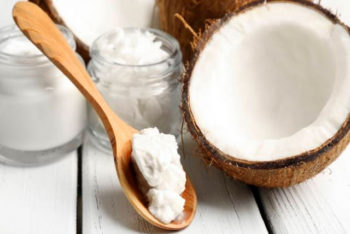 Aprenda como transformar o óleo de coco em seu principal produto de beleza